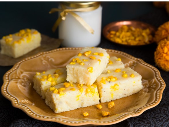 Festival Special Premium (White Barfi) Delicious Indian Traditional Sweets To Sweeten Up Your Celebration Best Gift For All Occasions Rakhi,Marriage,Diwali,Holi